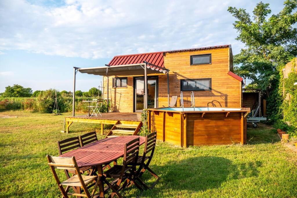 séjour insolite et écologique dans une Tiny house Aigues-Mortes Exterior foto
