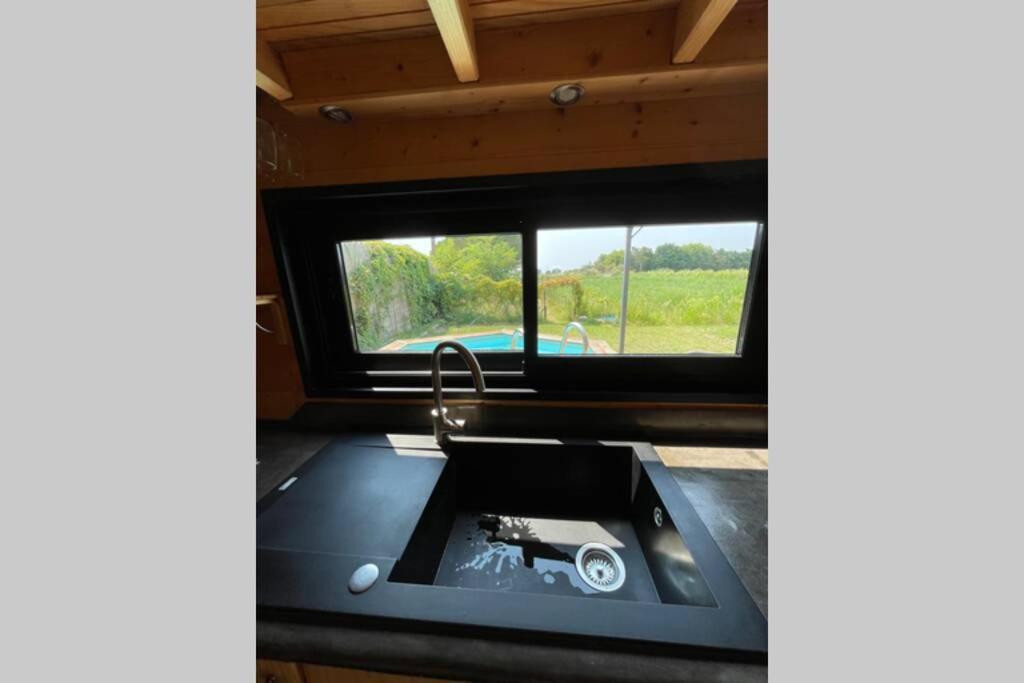 séjour insolite et écologique dans une Tiny house Aigues-Mortes Exterior foto