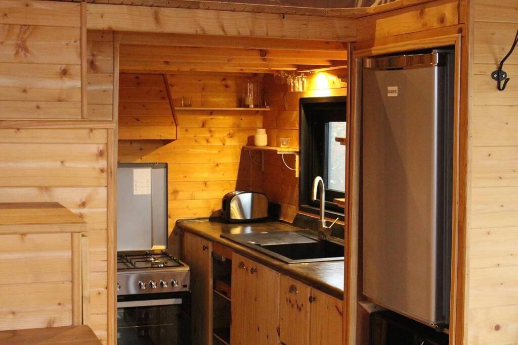 séjour insolite et écologique dans une Tiny house Aigues-Mortes Exterior foto