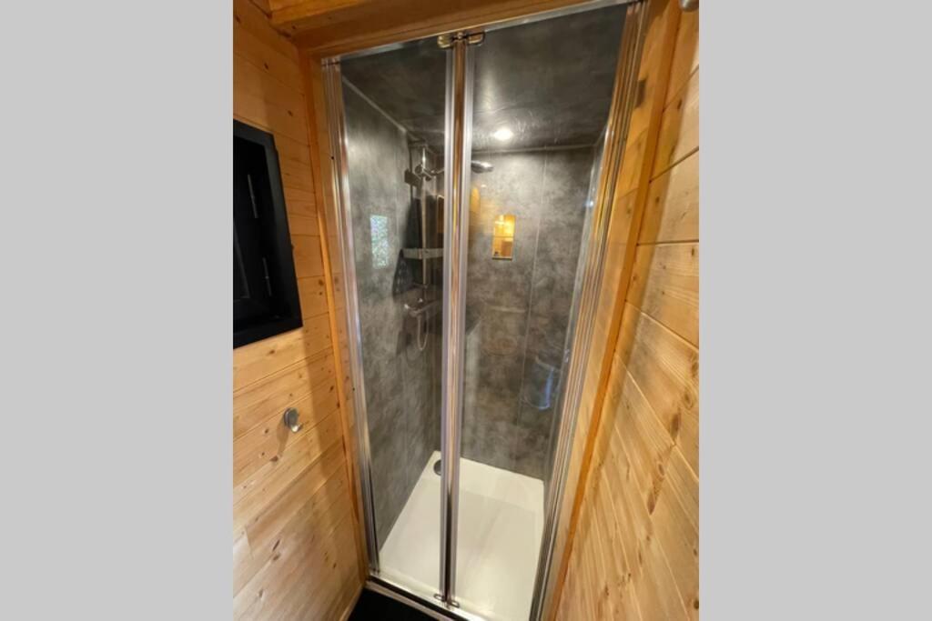 séjour insolite et écologique dans une Tiny house Aigues-Mortes Exterior foto