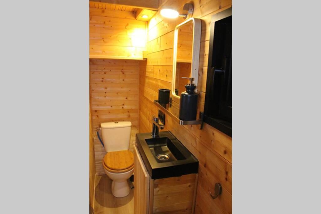 séjour insolite et écologique dans une Tiny house Aigues-Mortes Exterior foto