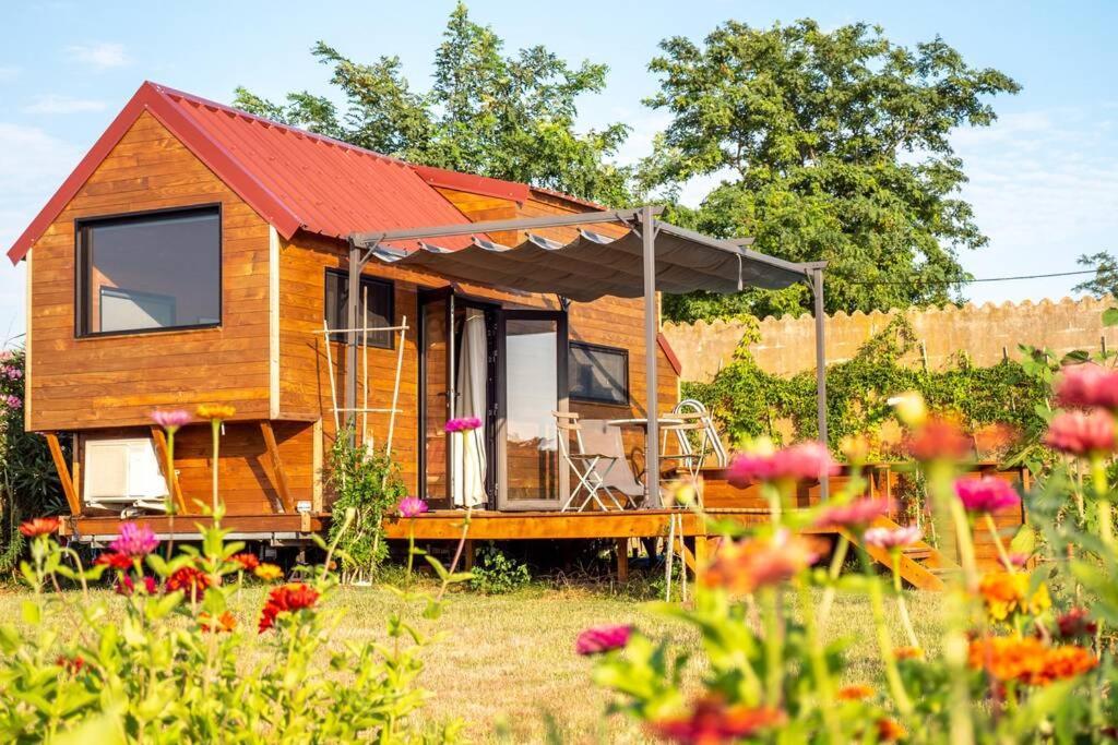 séjour insolite et écologique dans une Tiny house Aigues-Mortes Exterior foto